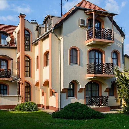 Mi12 Apartment Eger Exterior photo
